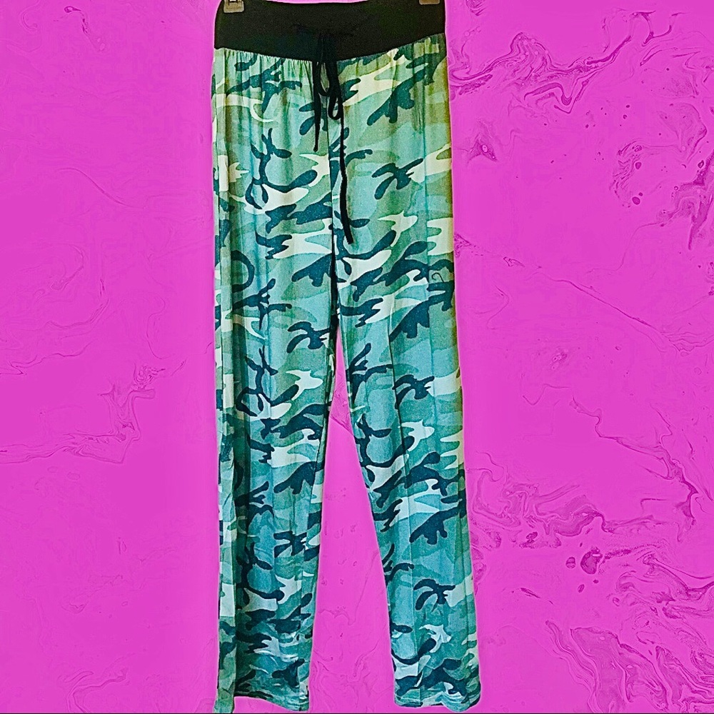 New camouflage wide leg lounge/palazzo pants - Picture 4 of 11